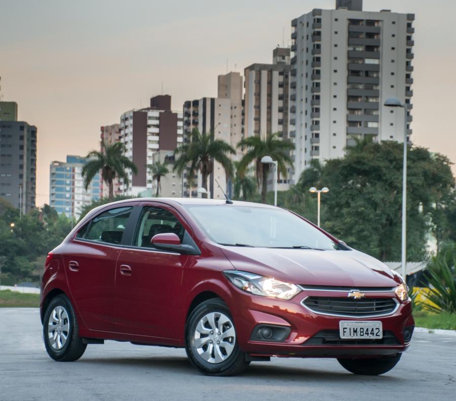  Chevrolet Onix LT 2018 года  (фото 1 из 8)